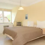 Apartment Blau-gelb